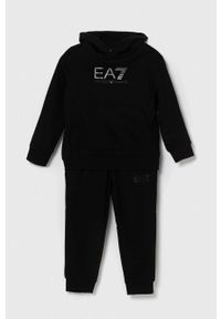 EA7 Emporio Armani dres bawełniany dziecięcy kolor czarny. Okazja: na co dzień. Kolor: czarny. Materiał: bawełna, dresówka. Długość: długie. Styl: casual