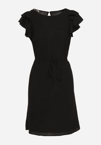 Renee - Czarna Rozkloszowana Sukienka z Falbankami przy Rękawach Wiązana w Talii Paskiem Rissada. Okazja: na imprezę. Typ kołnierza: kołnierz z falbankami. Kolor: czarny. Typ sukienki: rozkloszowane #4