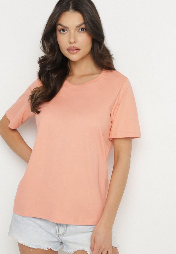 Born2be - Pomarańczowy Bawełniany Klasyczny T-shirt Fevarene. Kolor: pomarańczowy. Materiał: bawełna. Styl: klasyczny