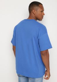 Born2be - Niebieska Koszulka T-shirt z Bawełny Fodarella. Okazja: na co dzień. Kolor: niebieski. Materiał: bawełna. Wzór: aplikacja. Styl: klasyczny, casual, elegancki #3