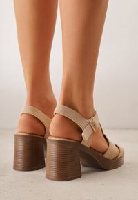 Born2be - Ciemnobeżowe Sandały VICES na Platformie i Obcasie z Dwoma Paskami Noemala. Okazja: na co dzień. Zapięcie: pasek. Kolor: beżowy. Materiał: jeans. Wzór: ażurowy. Obcas: na obcasie. Styl: casual, elegancki, klasyczny. Wysokość obcasa: średni #3
