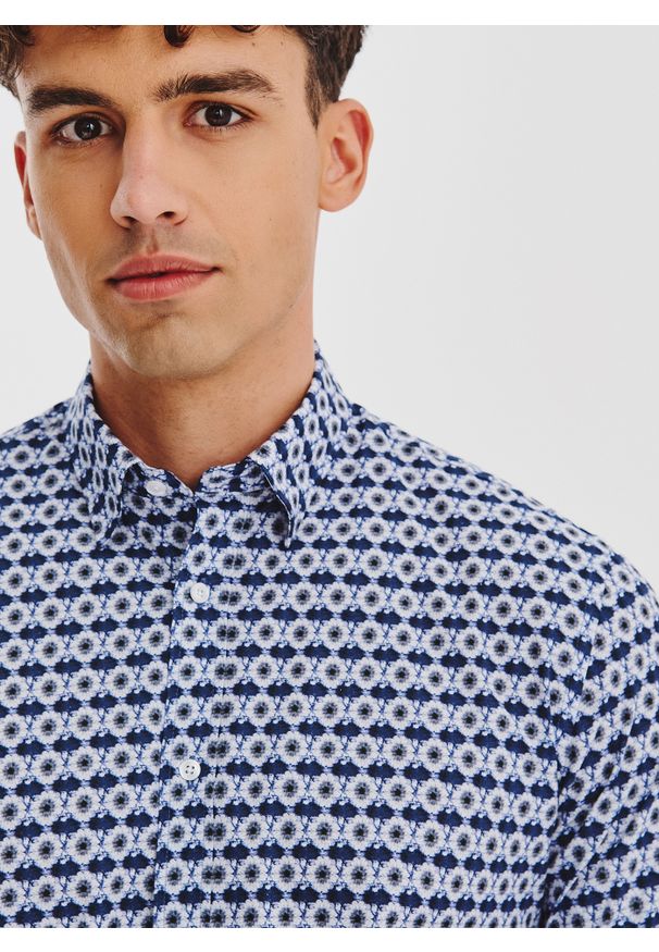 Pako Lorente - PAKO LORENTE - Kwiatowa koszula w kolorze granatowym. Kolor: niebieski. Materiał: bawełna, elastan. Długość rękawa: długi rękaw. Długość: długie. Wzór: kwiaty. Sezon: jesień