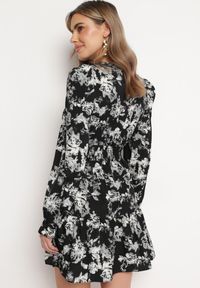 Born2be - Czarna Rozkloszowana Sukienka o Kwiatowym Wzorze z Falbanką i Gumką w Talii Sarasila. Kolor: czarny. Wzór: kwiaty #7