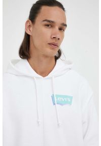 Levi's® - Levi's bluza bawełniana męska kolor biały z kapturem z nadrukiem. Okazja: na spotkanie biznesowe. Typ kołnierza: kaptur. Kolor: biały. Materiał: bawełna. Długość rękawa: długi rękaw. Długość: długie. Wzór: nadruk. Styl: biznesowy #3