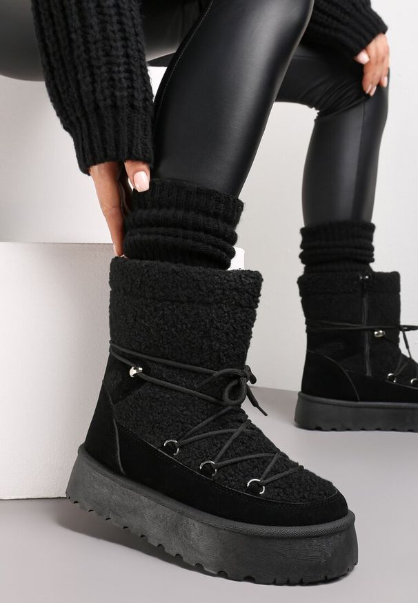Born2be - Czarne Śniegowce na Platformie z Futerkiem i Sznurowaniem Fumnanya. Kolor: czarny. Materiał: futro. Obcas: na platformie