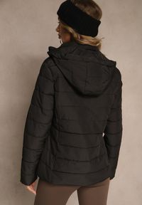 Renee - Czarna Pikowana Kurtka Przejściowa z Kapturem z Możliwością Odpięcia Olantta. Okazja: na co dzień. Typ kołnierza: kaptur. Kolor: czarny. Materiał: jeans, poliester. Długość: krótkie. Styl: casual, elegancki #3