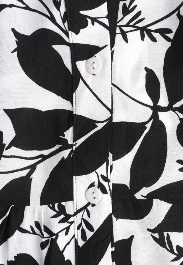 Born2be - Czarno-Biała Długa Sukienka z Abstrakcyjnym Wzorem i Rękawami 3/4 Thalorias. Kolor: czarny. Długość: maxi