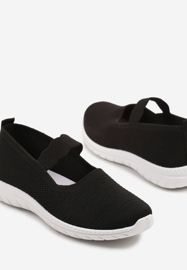 Born2be - Czarne Wsuwane Tenisówki z Ozdobnym Paskiem i Perforacją Zelsedi. Okazja: na co dzień. Zapięcie: bez zapięcia. Kolor: czarny. Materiał: jeans. Sezon: lato. Styl: elegancki, casual, klasyczny