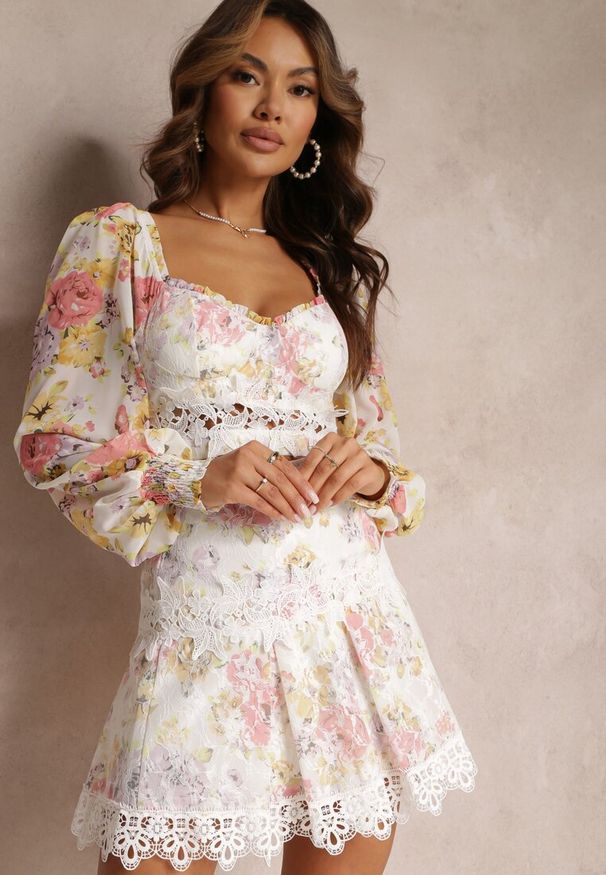 Renee - Różowa Spódnica Mini w Kwiaty z Wysokim Stanem i Koronką Natisha. Stan: podwyższony. Kolor: różowy. Materiał: koronka. Wzór: kwiaty, koronka