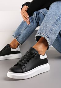 Renee - Czarno-Białe Sznurowane Sneakersy na Grubej Podeszwie Wicky. Kolor: czarny #1