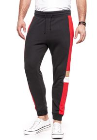 Wrangler - WRANGLER SPODNIE DRESOWE TRACKPANTS FADED BLACK W6B04IKV6. Kolor: czarny. Materiał: dresówka. Wzór: nadruk #10