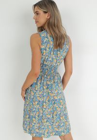 Born2be - Jasnoniebieska Sukienka Midi z Gumkami w Pasie i Kopertowym Dekoltem Feseti. Okazja: na co dzień. Typ kołnierza: dekolt kopertowy. Kolor: niebieski. Typ sukienki: kopertowe. Styl: casual, elegancki. Długość: midi #5