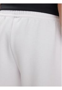 EA7 Emporio Armani Szorty sportowe 8NPS08 PJ4EZ 1100 Biały Regular Fit. Kolor: biały. Materiał: syntetyk. Styl: sportowy