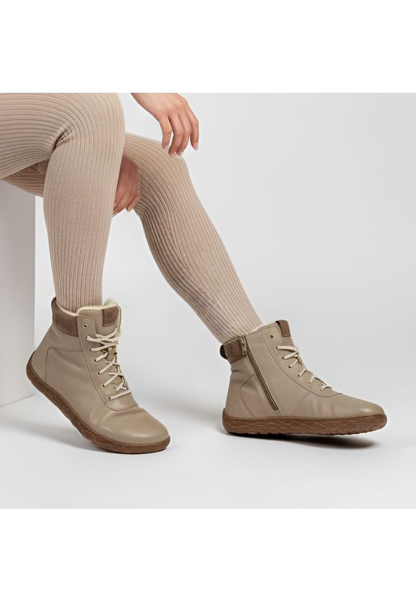 Beżowe Trzewiki Wasak Ocieplane Buty Damskie Barefoot. Okazja: na spacer, na co dzień. Kolor: beżowy. Materiał: skóra. Wzór: grochy. Styl: casual