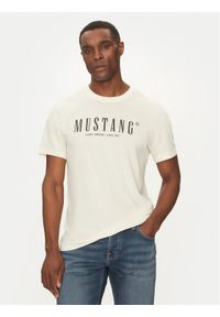 Mustang T-Shirt Austin 1016264 Écru Regular Fit. Materiał: bawełna