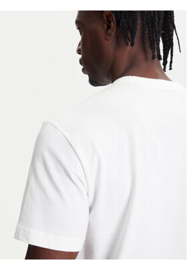 GAP - Gap T-Shirt 782369-01 Biały Regular Fit. Kolor: biały. Materiał: bawełna