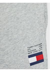 TOMMY HILFIGER - Tommy Hilfiger Spodnie dresowe Flag KB0KB07978 D Szary Regular Fit. Kolor: szary. Materiał: bawełna #3