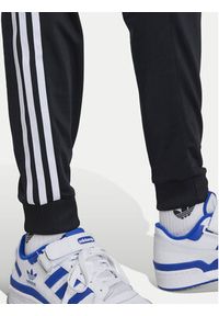Adidas - adidas Spodnie dresowe adicolor SST IX7630 Czarny Regular Fit. Kolor: czarny. Materiał: syntetyk #4