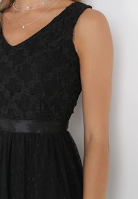 Born2be - Czarna Rozkloszowana Sukienka Midi z Ozdobnym Tiulem Celaina. Kolor: czarny. Materiał: tiul. Długość: midi #2