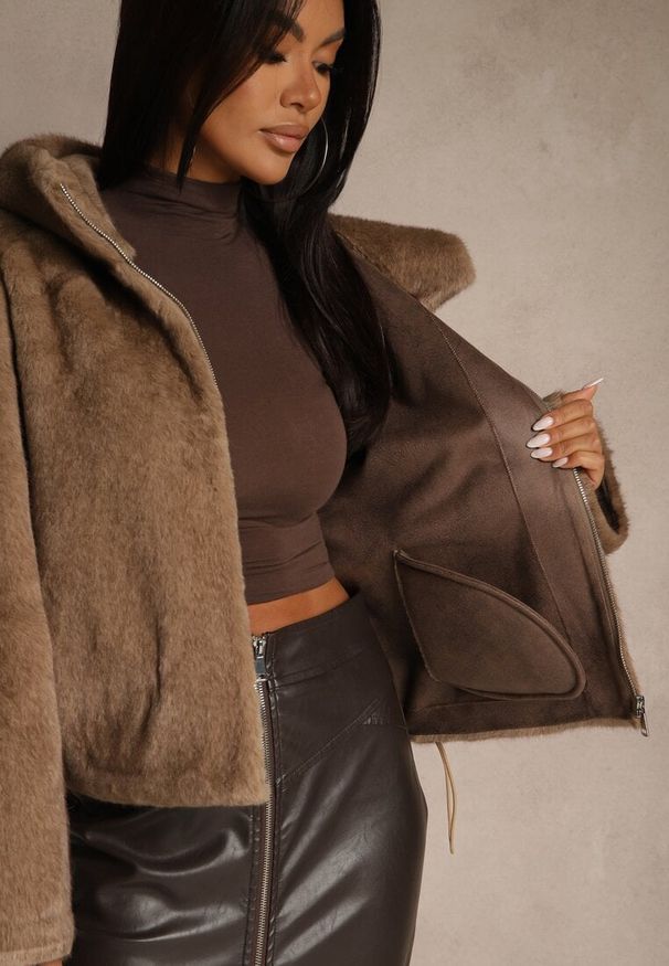 Renee - Brązowa Kurtka Futerko Typu Teddy z Nieodpinanym Kapturem Lanikka. Kolor: brązowy. Materiał: futro. Styl: elegancki, street