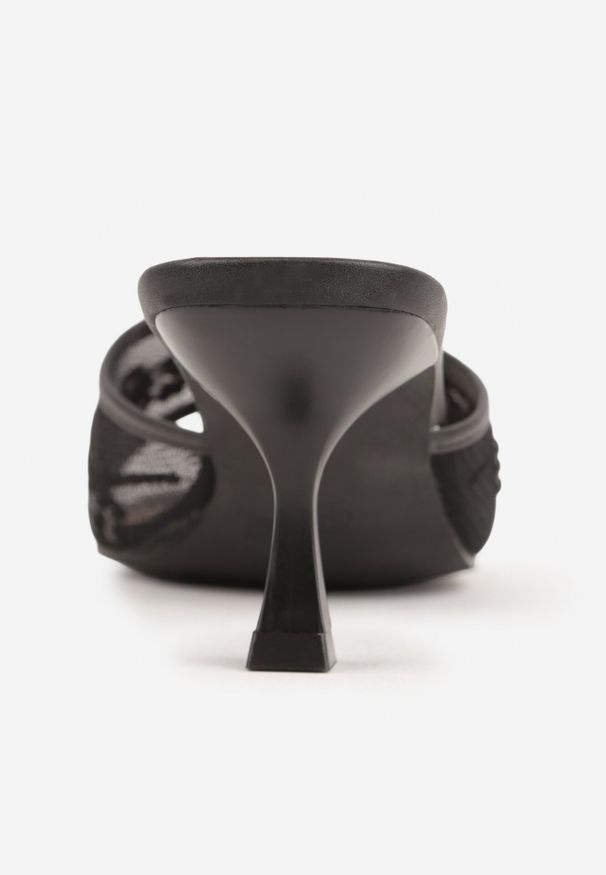 Born2be - Czarne Klapki na Metalicznej Szpilce z Kwiatowym Haftem i Perłowymi Koralikami Melonia. Okazja: do domu, na co dzień. Kolor: czarny. Materiał: satyna. Wzór: haft, kwiaty. Obcas: na szpilce. Styl: elegancki, klasyczny, casual