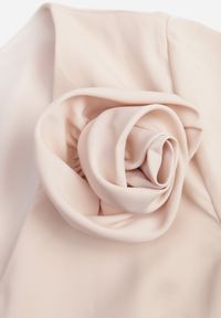 Born2be - Beżowa Koktajlowa Sukienka VICES ze Zwiewnymi Rękawami i Kwiatową Aplikacją 3D Talilia. Okazja: na wesele, na ślub cywilny, na imprezę. Kolor: beżowy. Wzór: aplikacja, kwiaty. Styl: wizytowy #5