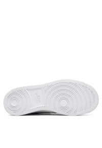 Nike - NIKE COURT VISION LO BE Sneakersy damskie. Okazja: na spacer, na co dzień, na uczelnię, do pracy. Kolor: biały. Materiał: guma, skóra, syntetyk. Szerokość cholewki: normalna. Sezon: lato. Model: Nike Court. Sport: turystyka piesza #5