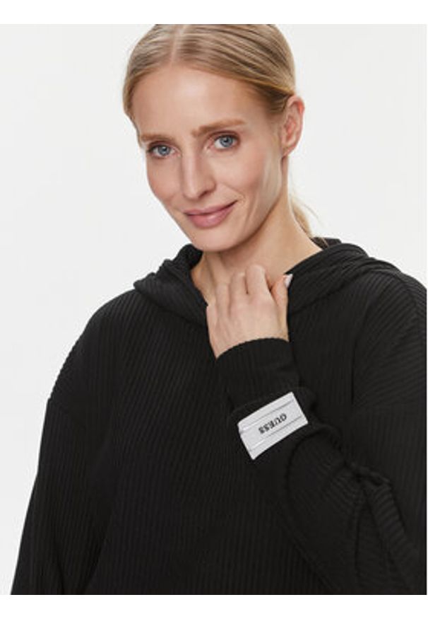 Guess Bluza Aislin V4RQ00 KC2T0 Czarny Regular Fit. Kolor: czarny. Materiał: syntetyk