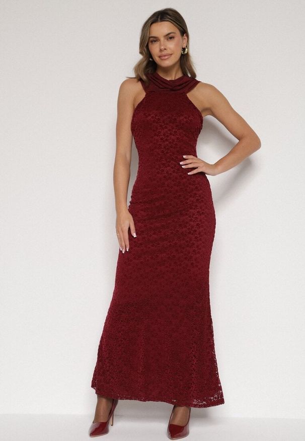 Born2be - Bordowa Asymetryczna Sukienka z Falbaną Nawedina. Kolor: czerwony. Materiał: poliester. Typ sukienki: asymetryczne