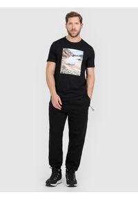 4f - 4F T-shirt regular z nadrukiem męski - czarny L. Okazja: na co dzień. Kolor: czarny. Materiał: materiał, dzianina, bawełna. Wzór: nadruk. Styl: casual #2