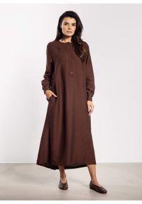 Infinite You - Elegancka sukienka rozkloszowana z długim rękawem brązowa. Kolor: zielony, brązowy. Długość rękawa: długi rękaw. Styl: elegancki