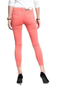 Wrangler - SPODNIE WRANGLER DAMSKIE SKINNY CROP CORAL W28MHL12B. Materiał: materiał #4