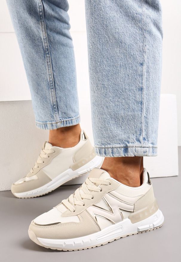 Renee - Beżowe Sneakersy z Klasycznym Sznurowaniem i Wstawkami z Siateczki Veloraa. Nosek buta: okrągły. Kolor: beżowy. Materiał: materiał. Obcas: na obcasie. Wysokość obcasa: niski
