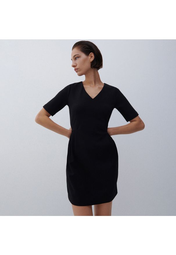 Reserved - Sukienka mini - Czarny. Kolor: czarny. Długość: mini