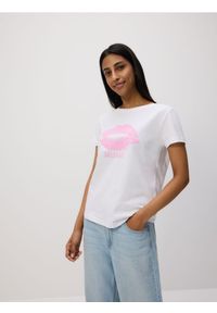 Reserved - Bawełniany t-shirt z nadrukiem - biały. Kolor: biały. Materiał: bawełna. Wzór: nadruk
