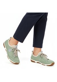 Półbuty damskie Rieker, cholewka skóra ekologiczna wsuwane niski fason zaokrąglony nosek kontrastowe elementy kolorystyczne pętla z tyłu masywna lini. Okazja: na spacer, na co dzień. Zapięcie: bez zapięcia. Kolor: zielony. Materiał: skóra ekologiczna. Szerokość cholewki: normalna. Styl: casual, elegancki, sportowy, klasyczny #3