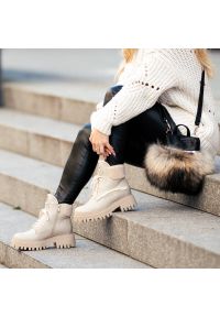 Beżowe Botki Lemar Skórzane Ocieplane Buty Damskie. Kolor: beżowy. Materiał: skóra. Szerokość cholewki: normalna #4