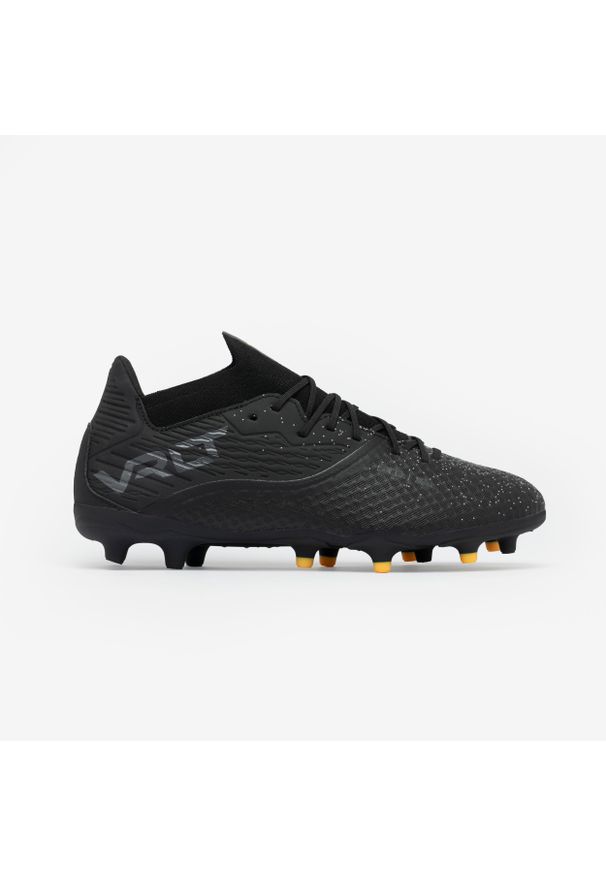 KIPSTA - Buty piłkarskie Kipsta Viralto III 3D Airmesh FG Legacy. Nosek buta: okrągły. Kolor: czarny, żółty, wielokolorowy, pomarańczowy. Materiał: dzianina, zamsz, mesh, syntetyk. Szerokość cholewki: normalna. Sport: piłka nożna