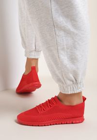 Renee - Czerwone Buty Sportowe Phalithoe. Zapięcie: bez zapięcia. Kolor: czerwony. Materiał: materiał. Szerokość cholewki: normalna. Wzór: aplikacja