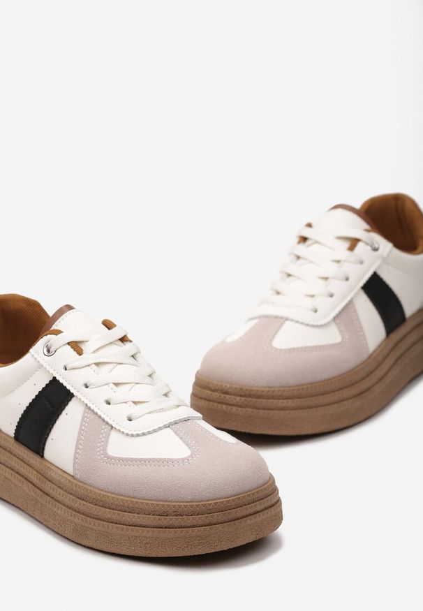 Renee - Beżowe Sneakersy na Grubej Podeszwie z Ozdobnymi Przeszyciami Ysdole. Kolor: beżowy. Materiał: materiał. Obcas: na platformie