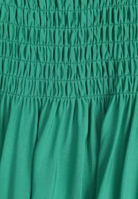 Born2be - Zielona Bawełniana Sukienka na Ramiączkach z Marszczonym Dekoltem Krisele. Okazja: na co dzień, na randkę, na spacer. Kolor: zielony. Materiał: bawełna. Długość rękawa: na ramiączkach. Sezon: lato. Typ sukienki: proste. Styl: casual #5