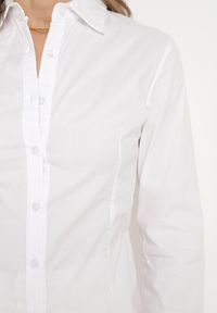 Born2be - Biała Bawełniana Koszula Taliowana na Guziki Zaraphina. Kolor: biały. Materiał: bawełna. Styl: klasyczny, elegancki