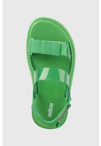 melissa - Melissa sandały MELISSA BRAVE PAPETE PLATFORM AD damskie kolor zielony na platformie M.33714.AH126. Zapięcie: rzepy. Kolor: zielony. Materiał: guma, kauczuk. Obcas: na platformie #2