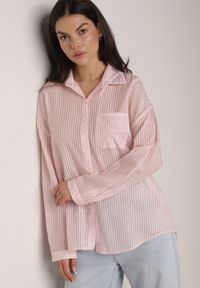 Born2be - Różowa Koszula o Kroju Oversize z Tencelu w Paski Ozdobiona Haftem Tidine. Okazja: na co dzień, na spotkanie biznesowe, do pracy. Kolor: różowy. Materiał: poliester, jeans. Wzór: aplikacja, haft, paski. Styl: casual, biznesowy #6