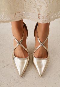 Born2be - Złote Eleganckie Szpilki VICES ze Skrzyżowanymi Paseczkami Nemaia. Okazja: na spotkanie biznesowe, na wesele, na ślub cywilny. Zapięcie: pasek. Kolor: złoty. Materiał: satyna. Obcas: na szpilce. Styl: elegancki #3