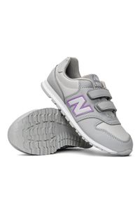 Sneakersy dziecięce szare New Balance PV500WNG. Kolor: szary. Materiał: zamsz, syntetyk. Szerokość cholewki: normalna. Model: New Balance 996 #1