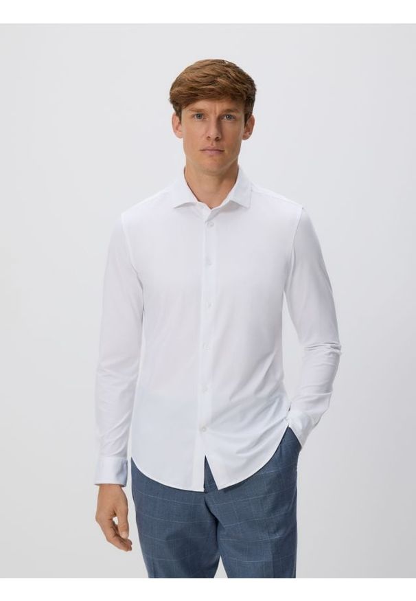 Reserved - Koszula slim fit - biały. Kolor: biały. Materiał: dzianina. Wzór: gładki
