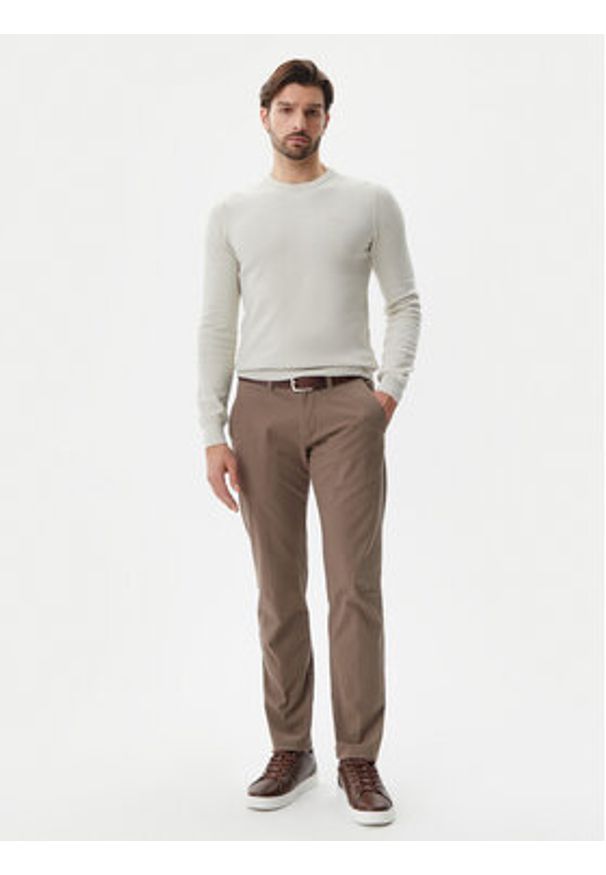 Guess Sweter M5GR02 Z3MH1 Granatowy Regular Fit. Kolor: beżowy. Materiał: bawełna