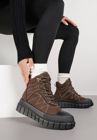 Born2be - Brązowe Botki Trapery Vices na Grubej Tłoczonej Podeszwie z Przeszyciami Amarrise. Okazja: na co dzień. Kolor: brązowy. Materiał: jeans. Styl: casual #6