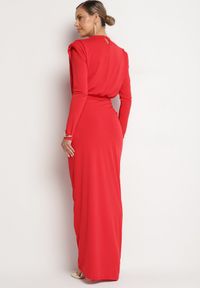 Born2be - Czerwona Koktajlowa Sukienka o Dopasowanym Kroju z Marszczeniem Besiel. Kolor: czerwony. Styl: wizytowy #4
